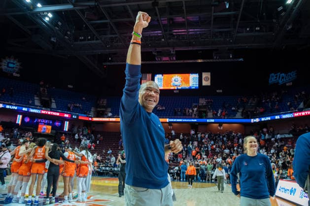 UNCASVILLE, CT - JUNE 17: Sydney Johnson head coach of the Washington Mystics reacts following the WNBA, Basketball Damen, USA game between the Washington Mystics and the Connecticut Sun on June 17, 2026 at Mohegan Sun Arena in Uncasville, CT. The Mystics defeated the Sun 88-81. (Photo by Erica Denhoff Icon Sportswire) WNBA: JUN 17 Washington Mystics at Connecticut Sun EDITORIAL USE ONLY Icon26061701