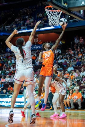 UNCASVILLE, CT - JUNE 17: Saniya Rivers 22 of the Connecticut Sun shoots the ball during the WNBA, Basketball Damen, USA game between the Washington Mystics and the Connecticut Sun on June 17, 2026 at Mohegan Sun Arena in Uncasville, CT. (Photo by Erica Denhoff Icon Sportswire) WNBA: JUN 17 Washington Mystics at Connecticut Sun EDITORIAL USE ONLY Icon26061705