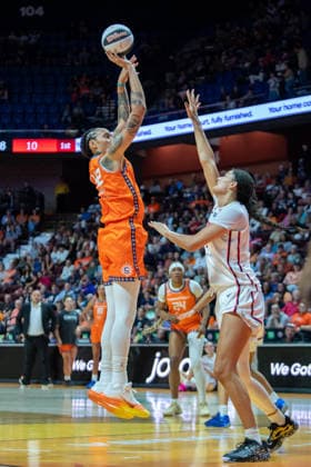 UNCASVILLE, CT - JUNE 17: Brittney Griner 42 of the Connecticut Sun shoots the ball during the WNBA, Basketball Damen, USA game between the Washington Mystics and the Connecticut Sun on June 17, 2026 at Mohegan Sun Arena in Uncasville, CT. (Photo by Erica Denhoff Icon Sportswire) WNBA: JUN 17 Washington Mystics at Connecticut Sun EDITORIAL USE ONLY Icon26061706