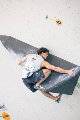 June 17, 2026 Climbing Bouldering World Climbing Series Innsbruck 2026 Mens Qualifying Round Elias Arriagada Krüger GER Innsbruck Climbing Center Innsbruck Austria,detected_source_language