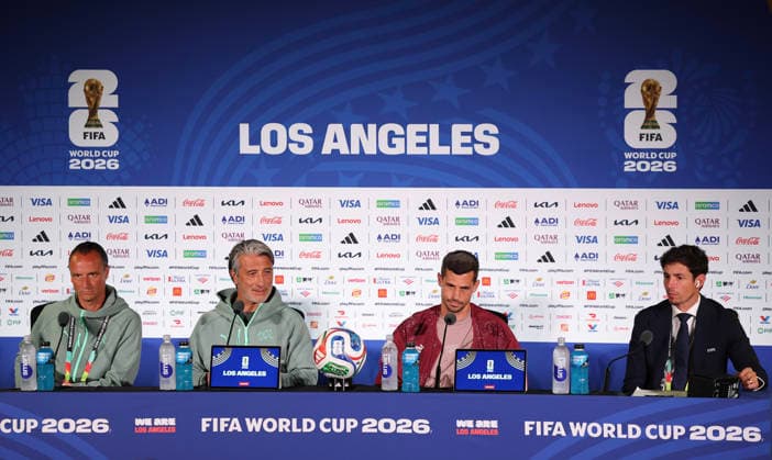(260618) -- LOS ANGELES, June 18, 2026 -- Head coach Murat Yakin (2nd L) and player Remo Freuler (2nd R) of Switzerland attend a press conference, PK, Pressekonferenz ahead of a group B match between Switzerland and Bosnia and Herzegovina at the 2026 FIFA World Cup, WM, Weltmeisterschaft, Fussball in Los Angeles, the United States, June 17, 2026. ) (SP)U.S.-LOS ANGELES-FOOTBALL-FIFA WORLD CUP-PRESS CONFERENCE-SWITZERLAND BaixXuefei 