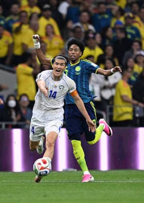 (260618) -- MEXICO CITY, June 18, 2026 -- Eldor Shomurodov (front) of Uzbekistan competes during the group K match between Uzbekistan and Colombia at the FIFA World Cup, WM, Weltmeisterschaft, Fussball 2026 in Mexico City, Mexico, June 17, 2026. ) (SP)MEXICO-MEXICO CITY-FOOTBALL-FIFA WORLD CUP-GROUP K-UZB VS COL WuxWei 