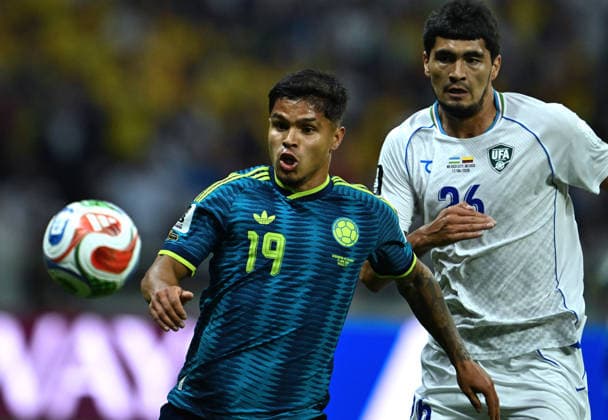 (260618) -- MEXICO CITY, June 18, 2026 -- Juan Camilo Hernandez (L) of Colombia vies with Jakhongir Urozov of Uzbekistan during the group K match between Uzbekistan and Colombia at the FIFA World Cup, WM, Weltmeisterschaft, Fussball 2026 in Mexico City, Mexico, June 17, 2026. (Photo by Xinhua) (SP)MEXICO-MEXICO CITY-FOOTBALL-FIFA WORLD CUP-GROUP K-UZB VS COL LucioxTavora 