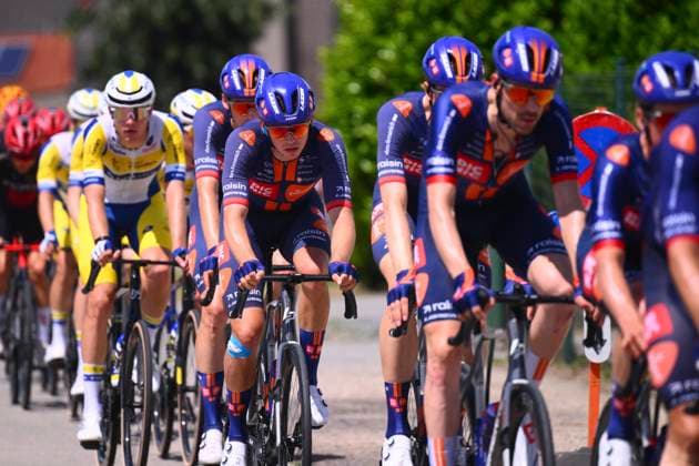Baloise Belgium Tour 2026 Stage 2 KNOKKE-HEIST, BELGIUM - JUNE 18 : riders of team Picnic PostNL during stage 2 of the 95th edition of Baloise Tour of Belgium an UCI ProSeries 2.Pro cycling road race stage for Men Elite of 197.6 km with start in Merelbeke-Melle and finish in Knokke-Heist on June 18, 2026 in Knokke-Heist, Belgium, 18 06 2026 ( Motordriver Stephan Boone - Knokke-Heist Belgium  Copyright: xGvgx