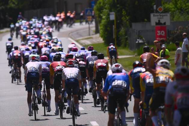 Baloise Belgium Tour 2026 Stage 2 KNOKKE-HEIST, BELGIUM - JUNE 18 : illustration picture peloton during stage 2 of the 95th edition of Baloise Tour of Belgium an UCI ProSeries 2.Pro cycling road race stage for Men Elite of 197.6 km with start in Merelbeke-Melle and finish in Knokke-Heist on June 18, 2026 in Knokke-Heist, Belgium, 18 06 2026 ( Motordriver Stephan Boone - Knokke-Heist Belgium  Copyright: xGvgx