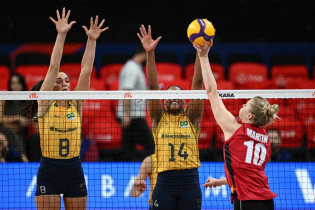 Belgium v Brazil - 2026 FIVB Volleyball Nations League ANKARA, TURKIYE - JUNE 18:Pauline Martin (10) of Brazil competes during the 2026 FIVB Volleyball Nations League Week 2 match between Belgium and Brazil at Ankara Sports Hall on June 18, 2026, in Ankara, Turkiye. Akin Celiktas Anadolu Ankara Turkey. Editorial use only. Please get in touch for any other usage.  Copyright: x2026xAnadoluxAkinxCeliktasx