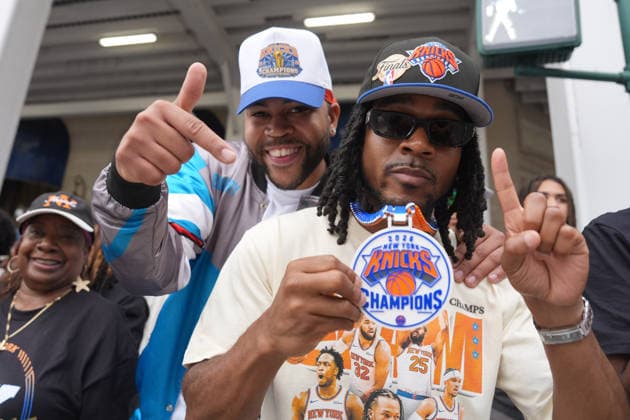 New York Knicks fans cheer before the team s parade after winning the NBA, Basketball Herren, USA championship in New York City, United States, 18 June 2026. New York Knicks parade after winning the NBA championship !ACHTUNG: NUR REDAKTIONELLE NUTZUNG!  Copyright: xÁngelxColmenaresx AME2060 20260618-55020635663_1
