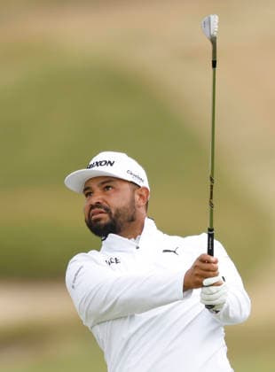 J.J. Spaun hits an approach shot on 1st fairway during the first round of the 126th U.S. Open Golf Championship at Shinnecock Hills Golf Club in Southampton, NY, on Thursday, June 18, 2026.  NYC20260618823 JOHNxANGELILLO