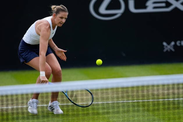 Lexus Nottingham Open - Day Four Karolina Pliskova competes during the Round of 16 singles match at the 2026 Lexus Nottingham Open Women s tennis tournament at the Nottingham Tennis Centre in Nottingham, England, on June 18, 2026. Nottingham Great Britain United Kingdom  Copyright: xOwenxHammondx originalFilename:hammond-2026lexu260618_npgn3.jpg