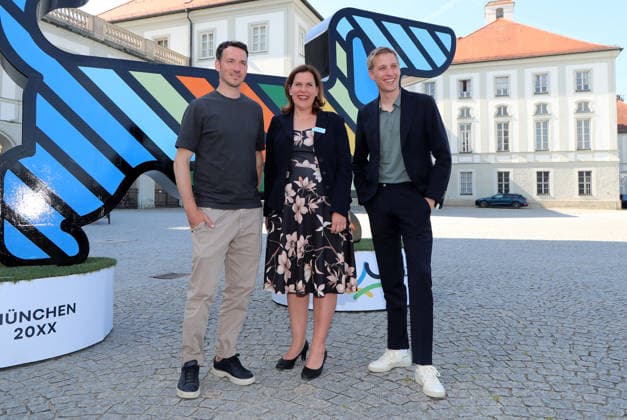 Press event held as part of the invitation extended by the leading Olympic federations to present the detailed bid proposal for Munich’s Olympic bid, Nymphenburg Palace Pictured here are Felix Neureuther, former skier and TV analyst, with Verena Dietl and Dominik Krause, Mayor of Munich (from left to right), in front of the dachshund mascot,detected_source_language