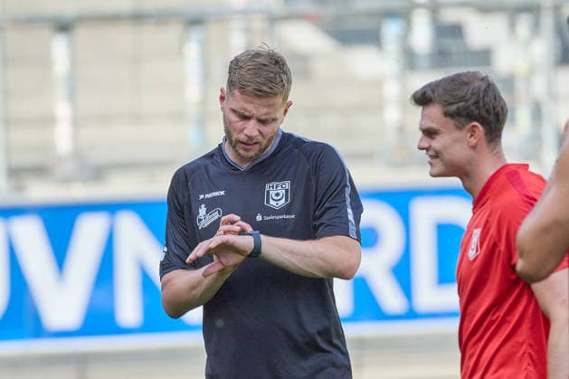 Coach Robert Schröder of HFC with players at the start of training, Hallescher FC, soccer, Northeast Regional League, 2026–27 season, June 18, 2026, Halle Leuna Chemie Stadium, ST Deutschland,detected_source_language