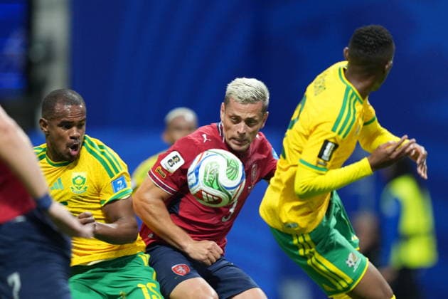 Czechia v South Africa - FIFA World Cup, WM, Weltmeisterschaft, Fussball 2026 - Group A ATLANTA, UNITED STATES - JUNE 18: Michal Sadilek (18) of Czechia in action against Iqraam Rayners (15) of South Africa during the 2026 FIFA World Cup First Stage Group A match between Czechia and South Africa at Mercedes-Benz Stadium (Atlanta Stadium) in Atlanta, Georgia, United States on June 18, 2026. Evrim Aydin Anadolu Georgia United States. Editorial use only. Please get in touch for any other usage.  Copyright: x2026xAnadoluxEvrimxAydinx