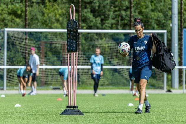 VfL Bochum Womens Training Kickoff FOR EDITORIAL USE ONLY EDITORIAL USE ONLY p Kira Malinowski Head Coach Bochum Start of training for VfL Bochum Women on June 18, 2026, in Bochum Copyright JonasxRichter,detected_source_language Copyright: JonasxRichter doc86ce75e78w618slynt29 ,EDITORIAL USE ONLY