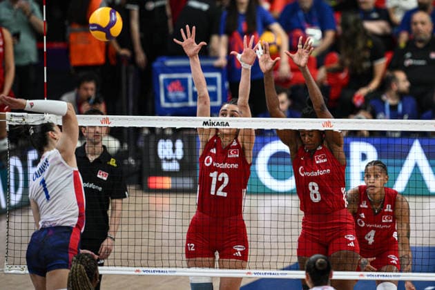 Turkiye v France - 2026 FIVB Volleyball Nations League ANKARA, TURKIYE - JUNE 18: Sinead Jack (8) and Elif Sahin (12) of the Turkish National Volleyball Team compete against their opponents during the 2026 FIVB Volleyball Nations League Week 2 match between Turkiye and Belgium at the Ankara Sports Hall in Ankara, Turkiye on June 18, 2026. Akin Celiktas Anadolu Ankara Turkey. Editorial use only. Please get in touch for any other usage.  Copyright: x2026xAnadoluxAkinxCeliktasx