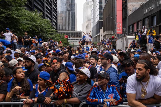 New York Knicks ticker-tape parade in New York NEW YORK, UNITED STATES - JUNE 18: New York Knicks supporters march during a New York Knicks ticker-tape parade and celebration in New York, USA on June 18, 2206. Mostafa Bassim Anadolu New York United States. Editorial use only. Please get in touch for any other usage.  Copyright: x2026xAnadoluxMostafaxBassimx