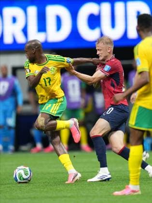 Czechia v South Africa - FIFA World Cup, WM, Weltmeisterschaft, Fussball 2026 - Group A ATLANTA, UNITED STATES - JUNE 18: Jaroslav Zeleny (R) of Czechia in action against Themba Zwane of South Africa during the 2026 FIFA World Cup First Stage Group A match between Czechia and South Africa at Mercedes-Benz Stadium (Atlanta Stadium) in Atlanta, Georgia, United States on June 18, 2026. Evrim Aydin Anadolu Georgia United States. Editorial use only. Please get in touch for any other usage.  Copyright: x2026xAnadoluxEvrimxAydinx
