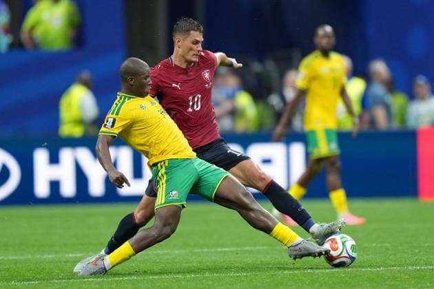 Czechia v South Africa - FIFA World Cup, WM, Weltmeisterschaft, Fussball 2026 - Group A ATLANTA, UNITED STATES - JUNE 18: Patrik Schick (10) of Czechia in action against Mbekezeli Mbokazi (14) of South Africa during the 2026 FIFA World Cup First Stage Group A match between Czechia and South Africa at Mercedes-Benz Stadium (Atlanta Stadium) in Atlanta, Georgia, United States on June 18, 2026. Evrim Aydin Anadolu Georgia United States. Editorial use only. Please get in touch for any other usage.  Copyright: x2026xAnadoluxEvrimxAydinx