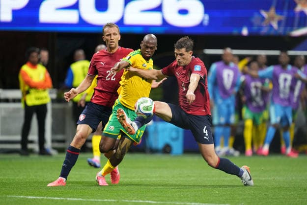Robin Hranac of Czechia and Evidence Makgopa of South Africa battle for the ball during the Czechia vs. South Africa match in Group A of the 2026 FIFA World Cup at Atlanta Stadium in Atlanta, United States, on June 18, 2026. Photo by DeFodi Images, Thor Wegner.,detected_source_language
