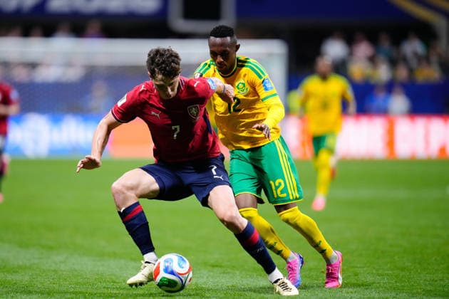 June 18, 2026, Arlington, Texas, United States: Ladislav Krejci of Czechia and Thapelo Maseko of South Africa compete for the ball during the FIFA World Cup, WM, Weltmeisterschaft, Fussball 2026 Group A match between Czechia and South Africa at Atlanta Stadium on June 18, 2026 in Atlanta, Georgia. Czechia V South Africa: Group A - FIFA World Cup 2026  - ZUMAa181 20260618_zaa_a181_029 Copyright: xJosexBretonx
