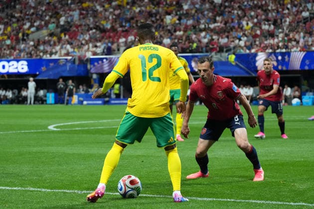 June 18, 2026, Atlanta, Georgia, United States of America: Midfielder THAPELO MASEKO (12) of South Africa controls the ball during the Czechia vs South Africa First Stage Group H match in ATLANTA, Georgia. Match ends in draw 1-1. World Cup 2026: Group H: Czechia 1:1 South Africa  - ZUMAg276 20260618_zsp_g276_012 Copyright: xMalachixGabrielx