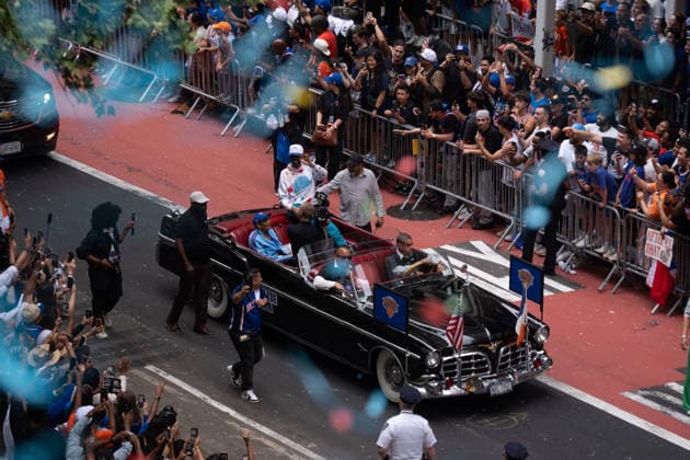 New York Knicks honored with ticker-tape parade and celebration in Manhattan NEW YORK, NY - JUNE 18: Thousands of fans gathered in Lower Manhattan on Thursday as the New York Knicks were honored with a ticker-tape parade and championship celebration following their NBA, Basketball Herren, USA title victory. Players, coaches and team staff rode through the Canyon of Heroes as supporters packed the streets for what city officials said could become one of the largest parades in New York history. Lokman Vural Elibol Anadolu New York United States. Editorial use only. Please get in touch for any other usage.  Copyright: x2026xAnadoluxLokmanxVuralxElibolx
