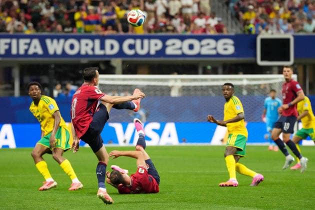 June 18, 2026, Atlanta, Georgia, United States of America: Midfielder VLADIMoÂR DARIDA (8) of Czechia kicks the ball downfield during the Czechia vs South Africa First Stage Group H match in ATLANTA, Georgia. Match ends in draw 1-1. World Cup 2026: Group H: Czechia 1:1 South Africa  - ZUMAg276 20260618_zsp_g276_016 Copyright: xMalachixGabrielx