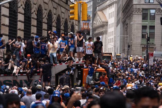 New York Knicks honored with ticker-tape parade and celebration in Manhattan NEW YORK, NY - JUNE 18: Thousands of fans gathered in Lower Manhattan on Thursday as the New York Knicks were honored with a ticker-tape parade and championship celebration following their NBA, Basketball Herren, USA title victory. Players, coaches and team staff rode through the Canyon of Heroes as supporters packed the streets for what city officials said could become one of the largest parades in New York history. Lokman Vural Elibol Anadolu New York United States. Editorial use only. Please get in touch for any other usage.  Copyright: x2026xAnadoluxLokmanxVuralxElibolx
