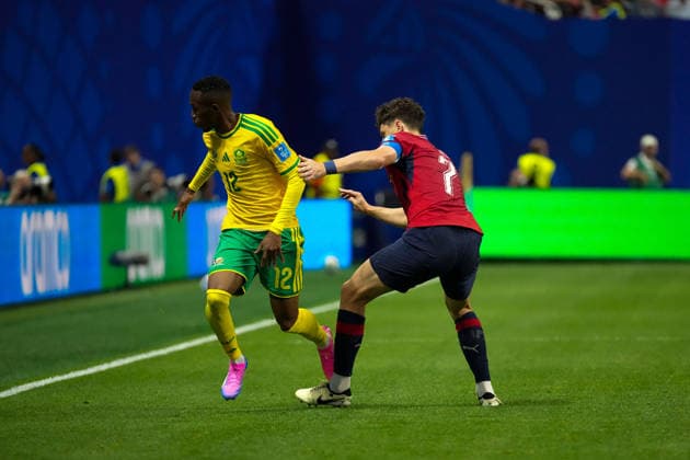June 18, 2026, Atlanta, Georgia, United States of America: Defender LADISLAV KREJÄÅ’oÂ (7) of Czechia and Midfielder THAPELO MASEKO (12) of South Africa battle to get open for the ball during the Czechia vs South Africa First Stage Group H match in ATLANTA, Georgia. Match ends in draw 1-1. World Cup 2026: Group H: Czechia 1:1 South Africa  - ZUMAg276 20260618_zsp_g276_018 Copyright: xMalachixGabrielx