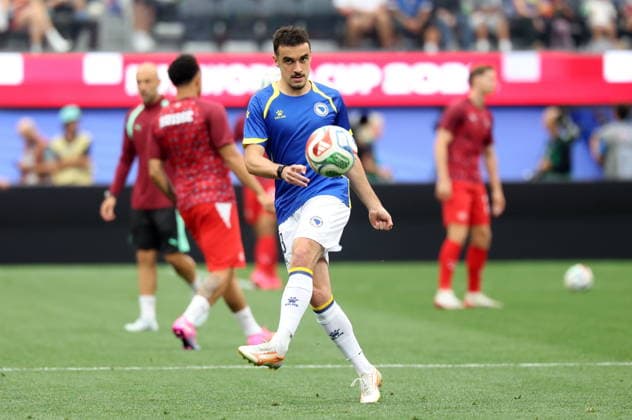 FIFA World Cup, WM, Weltmeisterschaft, Fussball 2026 - Group B - Switzerland vs Bosnia and Herzegovina Ivan Basic of Bosnia and Herzegovina warms up ahead of the FIFA World Cup 2026 group stage match Switzerland against Bosnia and Herzegovina, in Los Angeles, USA, 18 June 2026. LOS ANGELES United States  Copyright: xCRISTOPHERxTORRESx