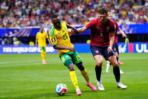 Czechia v South Africa: Group A - FIFA World Cup, WM, Weltmeisterschaft, Fussball 2026 Kamogelo Sebelebele of South Africa and Robin Hranac of Czechia compete for the ball during the FIFA World Cup 2026 Group A match between Czechia and South Africa at Atlanta Stadium on June 18, 2026 in Atlanta, Georgia. Atlanta GA United States  Copyright: xJosexBretonx originalFilename:bretonhernandez-czechiav260618_npWtP.jpg