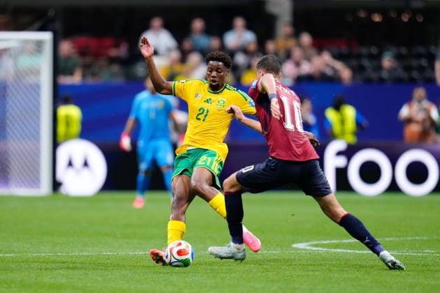 Czechia v South Africa: Group A - FIFA World Cup, WM, Weltmeisterschaft, Fussball 2026 Ime Okon of South Africa and Patrik Schick of Czechia compete for the ball during the FIFA World Cup 2026 Group A match between Czechia and South Africa at Atlanta Stadium on June 18, 2026 in Atlanta, Georgia. Atlanta GA United States  Copyright: xJosexBretonx originalFilename:bretonhernandez-czechiav260618_npriZ.jpg
