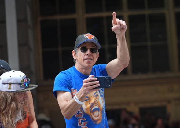 New York Knicks Championship Parade and Ceremony NEW YORK, UNITED STATES - JUNE 18: Ben Stiller rides a float in the New York Knicks Championship ticker tape parade and victory rally celebrating winning the 2026 NBA, Basketball Herren, USA Finals after 53 years on June 18, 2026 in New York City, U.S. Selcuk Acar Anadolu New York United States. Editorial use only. Please get in touch for any other usage.  Copyright: x2026xAnadoluxSelcukxAcarx