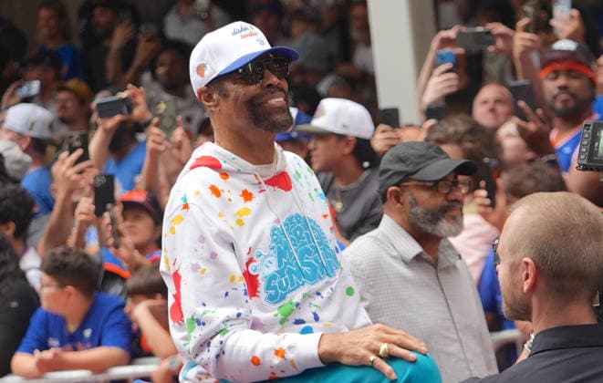 New York Knicks Championship Parade and Ceremony NEW YORK, UNITED STATES - JUNE 18: Knicks legend Walt Frazier rides a float in the New York Knicks Championship ticker tape parade and victory rally celebrating winning the 2026 NBA, Basketball Herren, USA Finals after 53 years on June 18, 2026 in New York City, U.S. Selcuk Acar Anadolu New York United States. Editorial use only. Please get in touch for any other usage.  Copyright: x2026xAnadoluxSelcukxAcarx