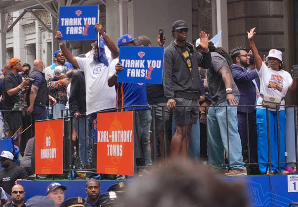 New York Knicks Championship Parade and Ceremony NEW YORK, UNITED STATES - JUNE 18: Karl-Anthony Twons and OG Anunoby of New York Knicks ride a float rides a float in the New York Knicks Championship ticker tape parade and victory rally celebrating winning the 2026 NBA, Basketball Herren, USA Finals after 53 years on June 18, 2026 in New York City, U.S. Selcuk Acar Anadolu New York United States. Editorial use only. Please get in touch for any other usage.  Copyright: x2026xAnadoluxSelcukxAcarx