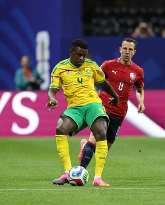 Football - FIFA World Cup, WM, Weltmeisterschaft, Fussball 2026 - South Africa v Czechia - Atlanta, USA. Teboho Mokoena of South Africa in action against Vladimir Darida of Czechia during the FIFA World Cup 2026 match between South Africa and Czechia at Atlanta Stadium, Atlanta, USA on 18 June 2026. Atlanta USA  Copyright: xMatrixxImagesx xLynnexGleesonx