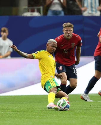 Football - FIFA World Cup, WM, Weltmeisterschaft, Fussball 2026 - South Africa v Czechia - Atlanta, USA. Oswin Appollis of South Africa in action against Lukas Cerv of Czechia during the FIFA World Cup 2026 match between South Africa and Czechia at Atlanta Stadium, Atlanta, USA on 18 June 2026. Atlanta USA  Copyright: xMatrixxImagesx xLynnexGleesonx