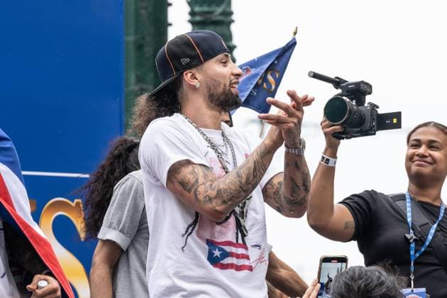 June 18, 2026, Bronx, New York, USA: Atmosphere during ticker-tape parade honoring Knicks basketball team winning NBA, Basketball Herren, USA Championship for 2025-2026 season in Canyon of Heroes from Battery Park along Lower Broadway to the City Hall in New York, NY on June 18, 2026. The Knicks captured their first NBA championship in 53 years and thousand of fans lined up to see their best team in decades. Bronx USA - ZUMAr339 20260618_znp_r339_031 Copyright: xLevxRadinx