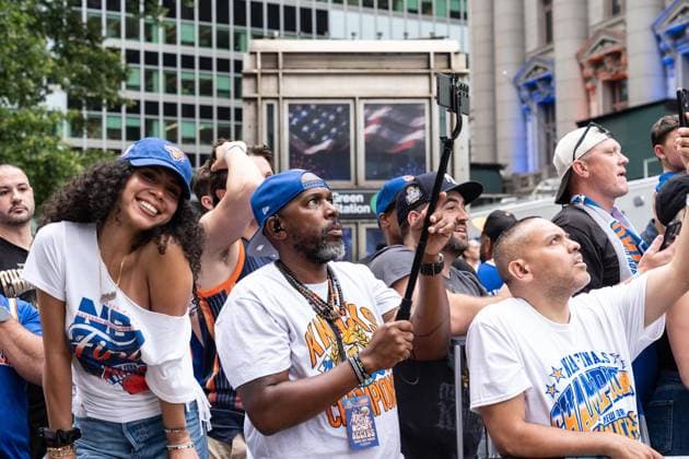 June 18, 2026, Bronx, New York, USA: Atmosphere during ticker-tape parade honoring Knicks basketball team winning NBA, Basketball Herren, USA Championship for 2025-2026 season in Canyon of Heroes from Battery Park along Lower Broadway to the City Hall in New York, NY on June 18, 2026. The Knicks captured their first NBA championship in 53 years and thousand of fans lined up to see their best team in decades. Ticker-Tape Parade For The Knicks Basketball Team  - ZUMAr339 20260618_znp_r339_051 Copyright: xLevxRadinx