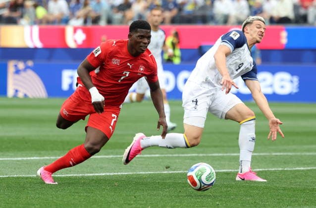 FIFA World Cup, WM, Weltmeisterschaft, Fussball 2026 - Group B - Switzerland vs Bosnia and Herzegovina Breel Embolo of Switzerland (L) and Tarik Muharemovic of Bosnia and Herzegovina in action during the FIFA World Cup 2026 group stage match Switzerland against Bosnia and Herzegovina, in Los Angeles, USA, 18 June 2026. LOS ANGELES United States  Copyright: xCRISTOPHERxTORRESx