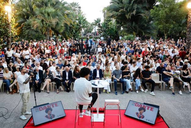 OGC NICE - CEREMONIE POUR DANTE PHOTOPQR NICE MATIN Dylan Meiffret ; Nice ; 18 06 2026 ; Ceremonie d hommage a Dante qui prend sa retraite de l OGC Nice, a la villa Massena, en presence de nombreux fans. Nice, France, june 18th 2026 Obrigado, Dante: A final farewell to the Captain OGC Nice and the City of Nice welcomed 1,000 people to the Villa Masséna for a tribute to Dante. After ten years in the red and black, Dante is preparing to turn the page on this exceptional chapter of his story with OGC Nice. Nice France  Copyright: xPHOTOPQR NICExMATIN MAXPPPxDylanxMeiffretx 20260618NIM3243 20260618NIM3256