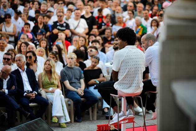OGC NICE - CEREMONIE POUR DANTE PHOTOPQR NICE MATIN Dylan Meiffret ; Nice ; 18 06 2026 ; Ceremonie d hommage a Dante qui prend sa retraite de l OGC Nice, a la villa Massena, en presence de nombreux fans. Nice, France, june 18th 2026 Obrigado, Dante: A final farewell to the Captain OGC Nice and the City of Nice welcomed 1,000 people to the Villa Masséna for a tribute to Dante. After ten years in the red and black, Dante is preparing to turn the page on this exceptional chapter of his story with OGC Nice. Nice France  Copyright: xPHOTOPQR NICExMATIN MAXPPPxDylanxMeiffretx 20260618NIM3243 20260618NIM3257