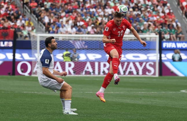 FIFA World Cup, WM, Weltmeisterschaft, Fussball 2026 - Group B - Switzerland vs Bosnia and Herzegovina Michel Aebischer of Switzerland (R) in action during the FIFA World Cup 2026 group stage match Switzerland against Bosnia and Herzegovina, in Los Angeles, USA, 18 June 2026. LOS ANGELES United States  Copyright: xCRISTOPHERxTORRESx