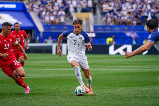 USA Soccer 2026 FIFA World Cup Group Stage Group B Switzerland vs. Bosnia and Herzegovina Los Angeles Stadium (SoFi Stadium) Inglewood, Los Angeles County, California Amar Dedic Bosnia and Herzegovina 7,detected_source_language Copyright: xJOERANxSTEINSIEKx