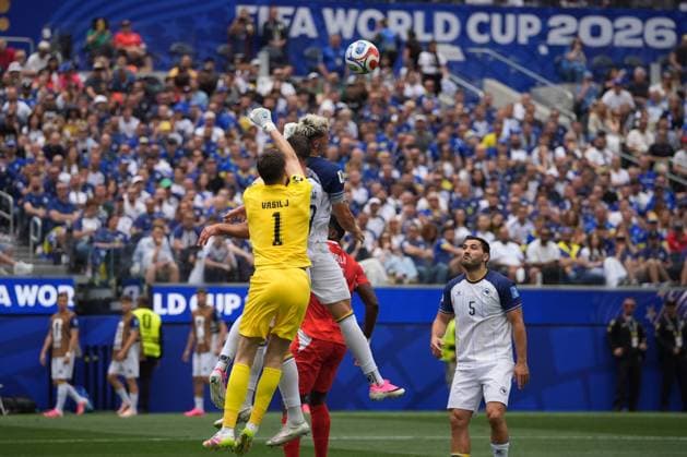 Switzerland v Bosnia and Herzegovina - FIFA World Cup, WM, Weltmeisterschaft, Fussball 2026 - Group B LOS ANGELES, UNITED STATES - JUNE 18: Nikola Vasilj (1) of Bosnia and Herzegovina in action during the 2026 FIFA World Cup First Stage Group B match between Switzerland and Bosnia and Herzegovina at the Los Angeles Stadium (SoFi Stadium) in Inglewood, California, United States on June 18, 2026. Tayfun Coskun Anadolu California United States. Editorial use only. Please get in touch for any other usage.  Copyright: x2026xAnadoluxTayfunxCoskunx