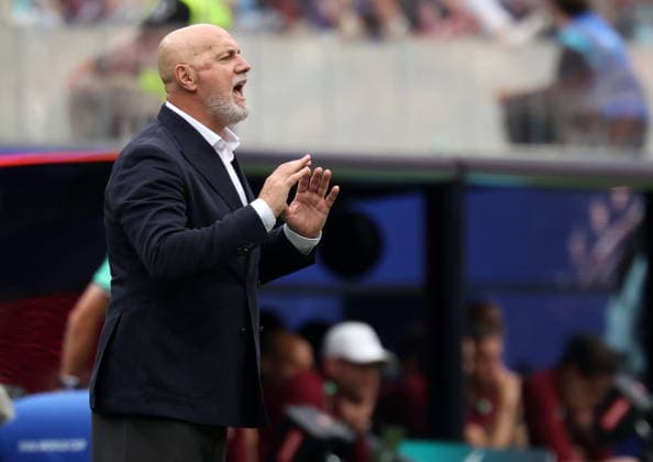 FIFA World Cup, WM, Weltmeisterschaft, Fussball 2026 - Group B - Switzerland vs Bosnia and Herzegovina Bosnia and Herzegovina s head coach Sergej Barbarez gestures during the FIFA World Cup 2026 group stage match Switzerland against Bosnia and Herzegovina, in Los Angeles, USA, 18 June 2026. LOS ANGELES United States  Copyright: xCRISTOPHERxTORRESx