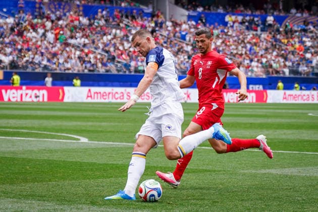 USA Soccer 2026 FIFA World Cup Group Stage Group B Switzerland vs. Bosnia and Herzegovina Los Angeles Stadium (SoFi Stadium) Inglewood, Los Angeles County, California Edin Džeko Bosnia and Herzegovina 11 Remo Freuler Switzerland, 8,detected_source_language Copyright: xJOERANxSTEINSIEKx
