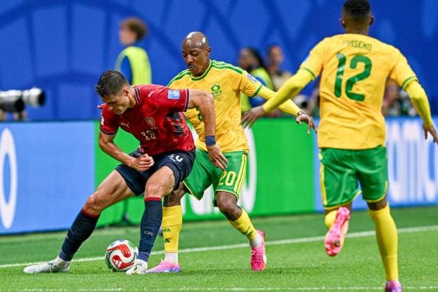outh Africa and Czechia Contest Possession in Group A Match Patrik Schick fights for possession, Czechia v South Africa, 2026 World Cup ATLANTA, JUNE 18: Patrik Schick of Czechia battles for the ball with Khuliso Mudau 20 of South Africa during the FIFA World Cup, WM, Weltmeisterschaft, Fussball Group A match at Atlanta Stadium on June 18, 2026. Atlanta US Copyright: x xwalidxibrahimx xJNAxPressx