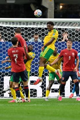 South Africa and Czechia Contest Possession in Group A Match ATLANTA, GA - JUNE 18: Czechia s David Tomasek (18) challenges for a header under pressure from South Africa s Khuliso Mudau (21) during the FIFA World Cup, WM, Weltmeisterschaft, Fussball 2026 Group A football match between Czechia and South Africa at the Atlanta Stadium in Atlanta, Georgia, on June 18, 2026. Atlanta UM Copyright: x xwalidxibrahimx xJNAxPressx