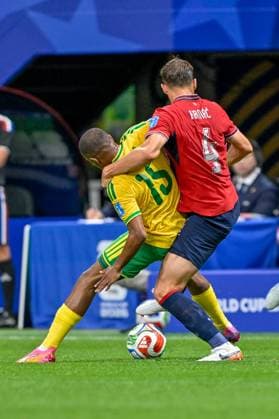 South Africa and Czechia Contest Possession in Group A Match ATLANTA, GA - JUNE 18: South Africa s player (15) slides to challenge for the ball with Czechia s Robin Hranac (4) during the FIFA World Cup, WM, Weltmeisterschaft, Fussball 2026 Group A football match between Czechia and South Africa at the Atlanta Stadium in Atlanta, Georgia, on June 18, 2026. Atlanta US Copyright: x xwalidxibrahimx xJNAxPressx