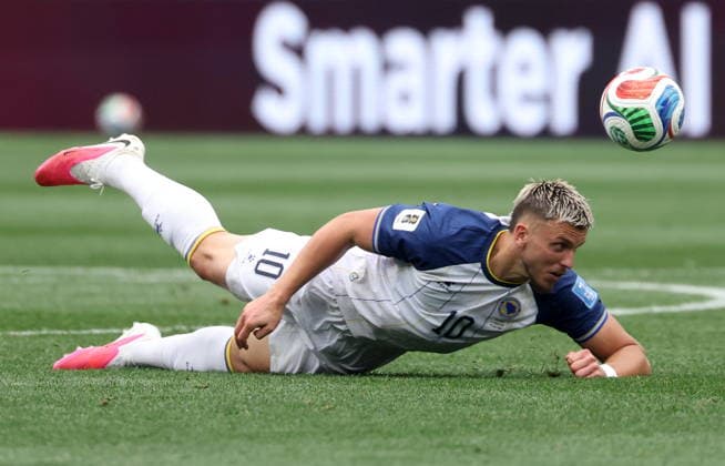 FIFA World Cup, WM, Weltmeisterschaft, Fussball 2026 - Group B - Switzerland vs Bosnia and Herzegovina Ermedin Demirovic of Bosnia and Herzegovina in action during the FIFA World Cup 2026 group stage match Switzerland against Bosnia and Herzegovina, in Los Angeles, USA, 18 June 2026. LOS ANGELES United States  Copyright: xCRISTOPHERxTORRESx